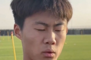 开云体育入口-4场热身赛失利的压力？U17队长：努力训练，慢慢把最好状态找回来